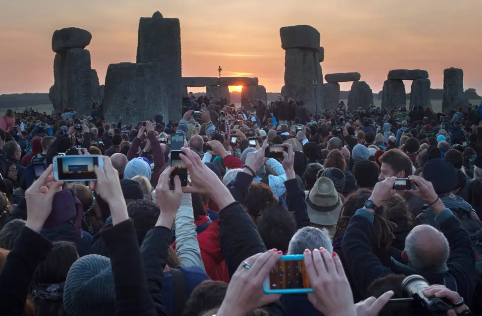 a group of people taking pictures of a large group of people